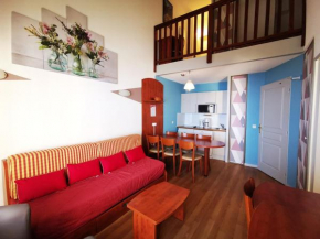 Duplex 7 Pers avec Piscine Couverte, Fitness et Parking, à 400m des Pistes et Proche Centre - FR-1-404-256